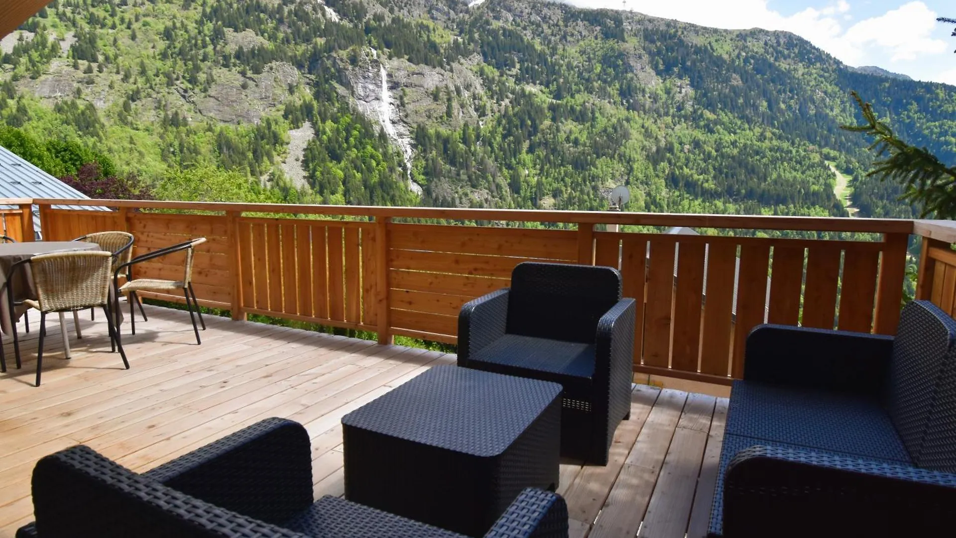 Vaujanylocations - Chalet Sagha