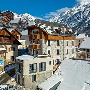 Madame Les Cimes Hotel